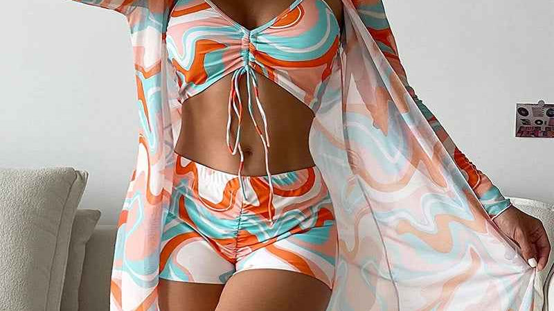 Beach and Vacation Style 2026: Bikinis, Crossbody Bags and Sandals That Actually Travel Well