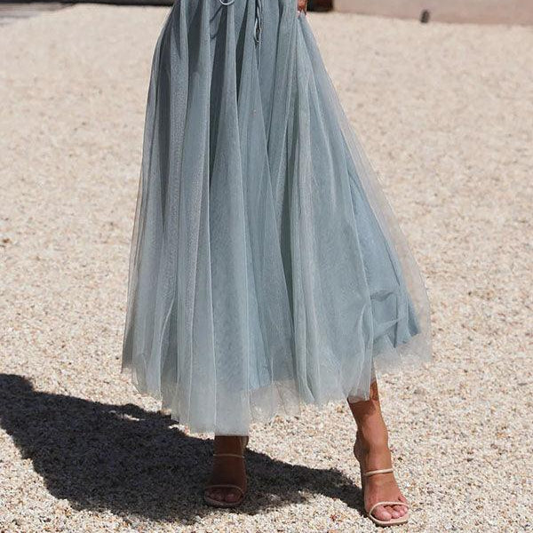 Elegant Maxi Dress with Straps in Chiffon for a Modern Princess Party