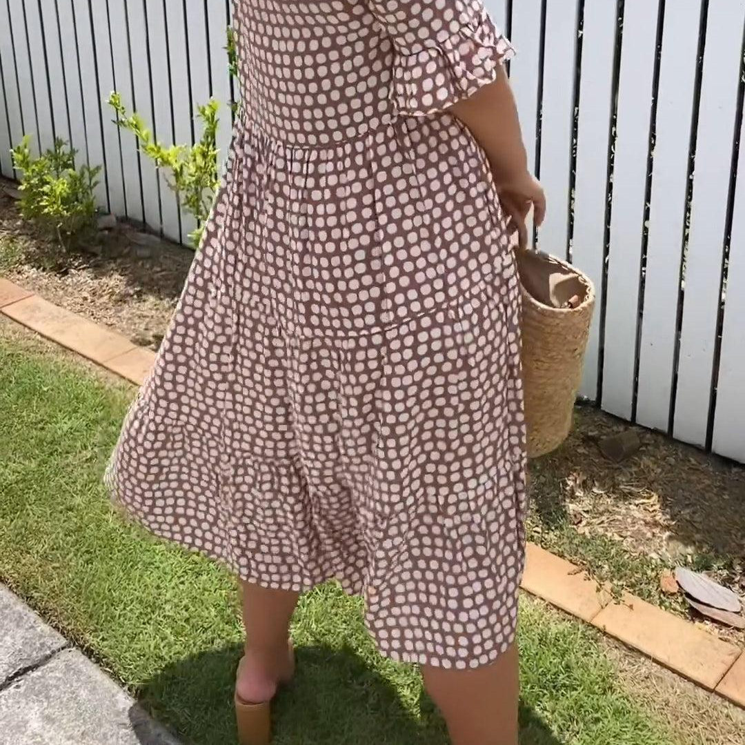 Women > Dresses > Midi : Women's Zora Sable Short-Sleeve Midi Dress - Effortless Chic for in Black van Paper Favor