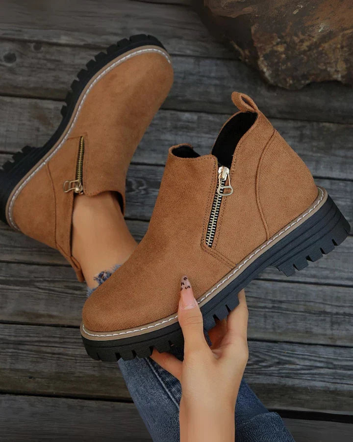: Alessia - Women's Ankle Boots in van Paper Favor