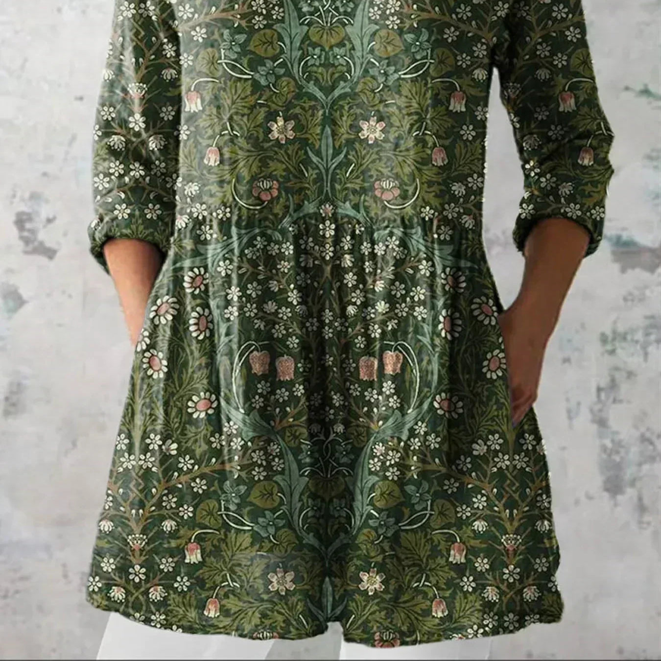 Top : Sophia | Vintage Floral V-Neck Shirt in As Picture van Paper Favor
