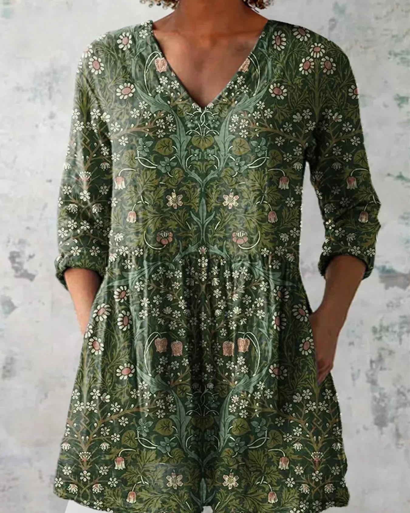 Top : Sophia | Vintage Floral V-Neck Shirt in As Picture van Paper Favor