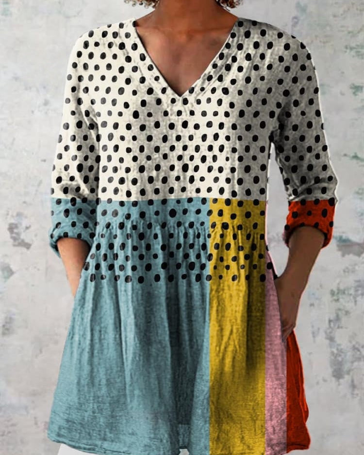 Top : Lillian | Geometric Dot V-Neck Shirt in As Picture van Paper Favor