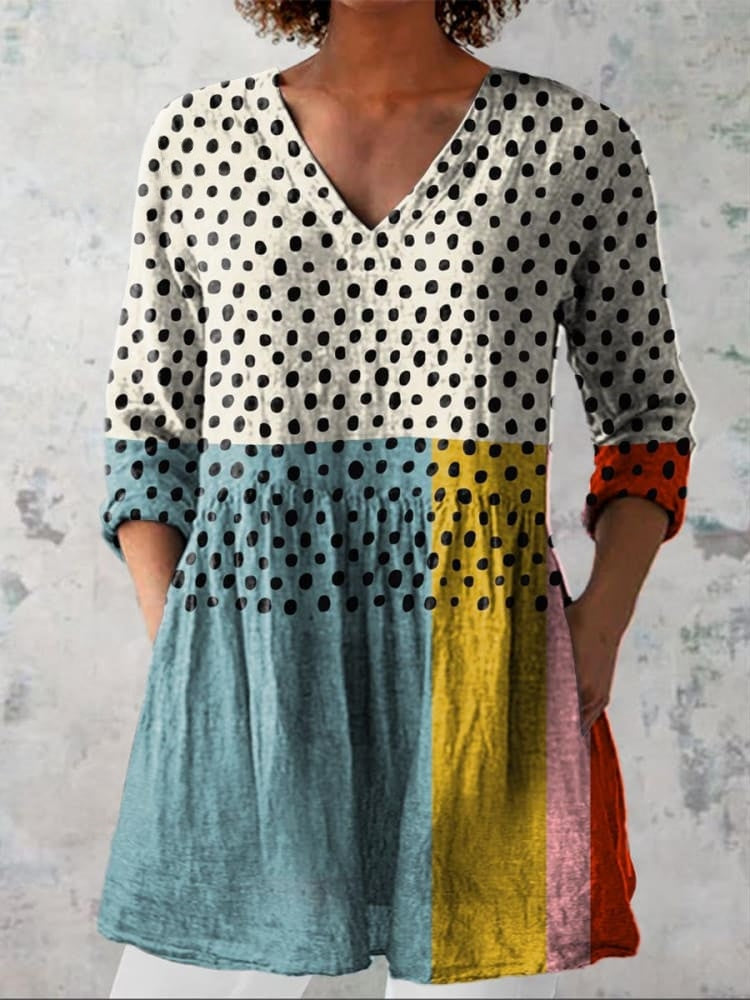 Top : Lillian | Geometric Dot V-Neck Shirt in As Picture van Paper Favor