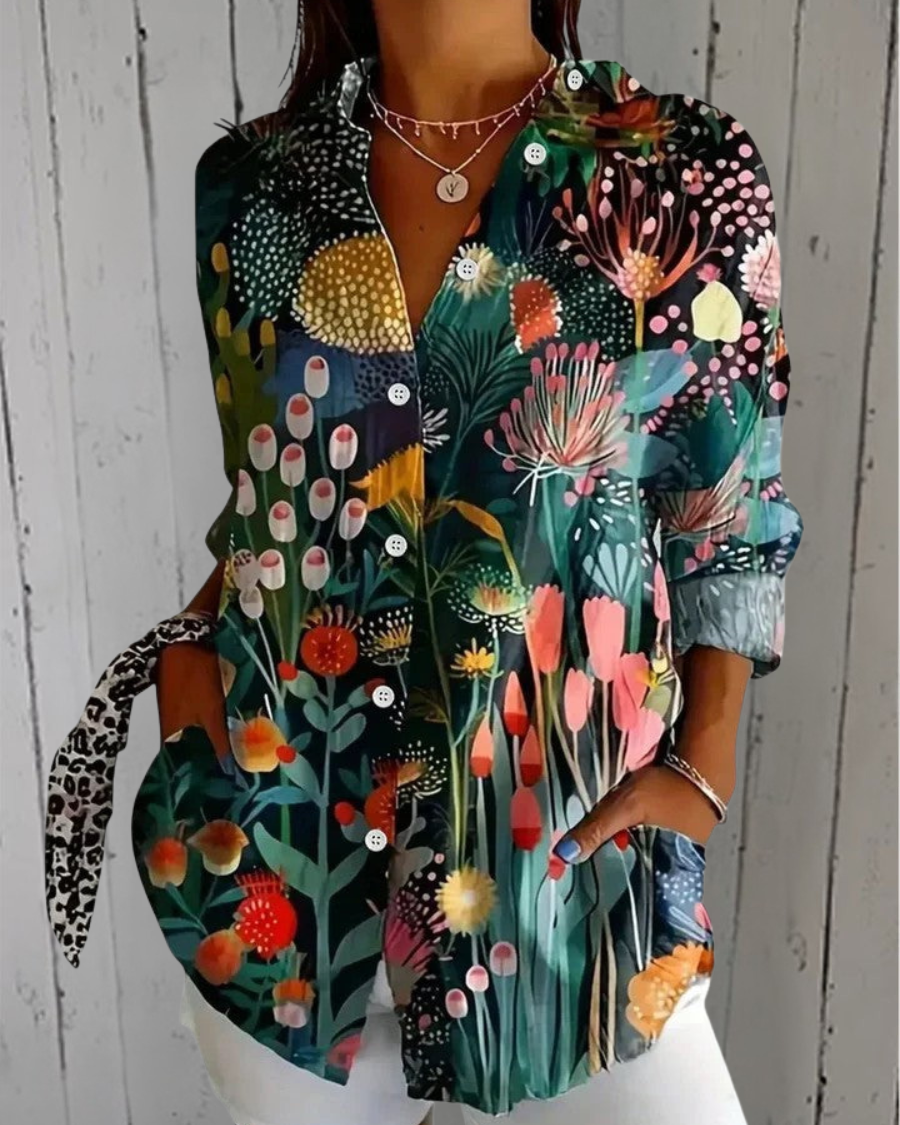 Clothing > Blouses : Angela | Vibrant Artistic Button-Up Blouse in Flowers van DUUWE