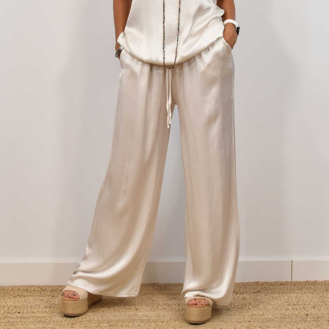 Women > Two-Piece Sets : Women's CLEO - Chic Two-Piece Set in Beige van Paper Favor