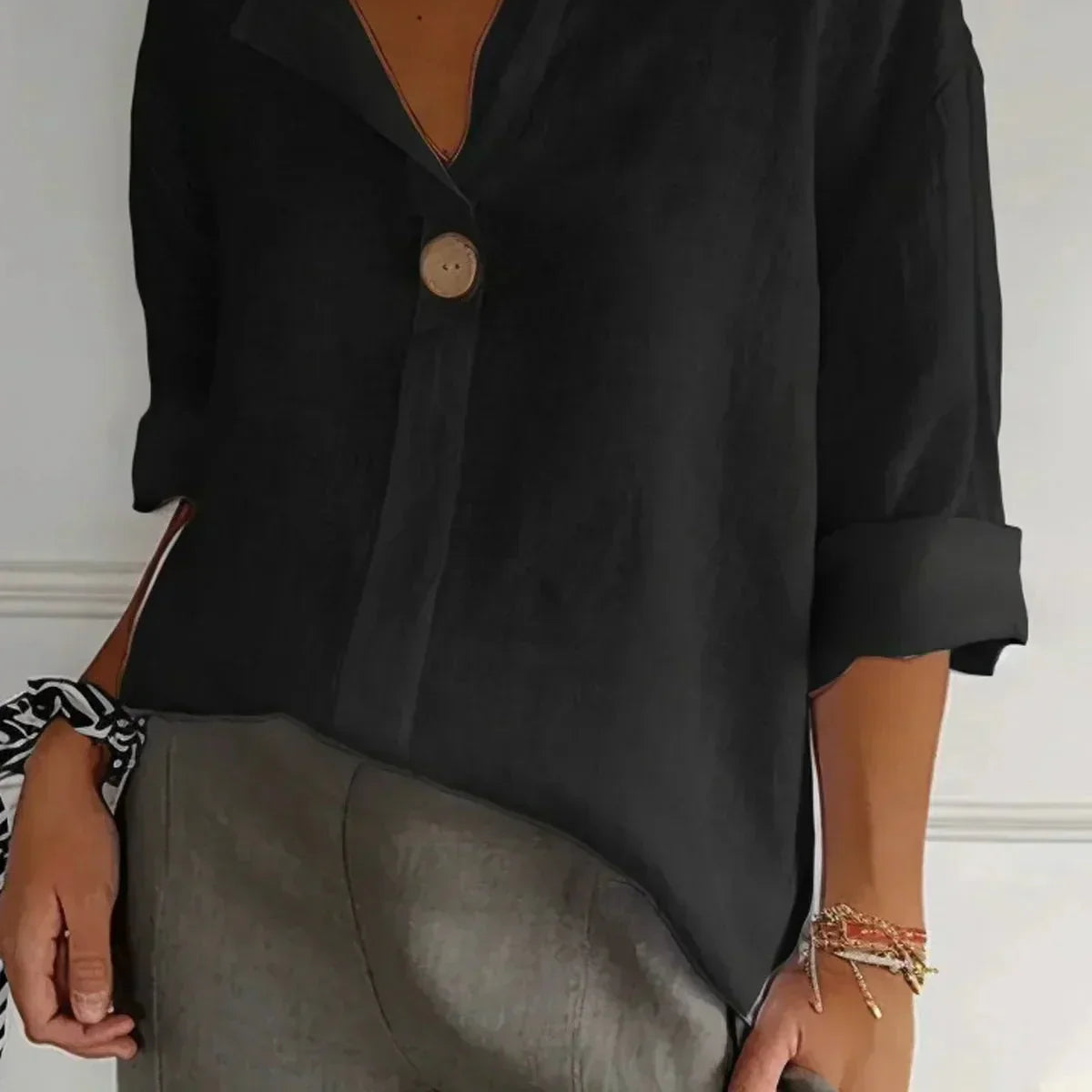 Women > V-Neck Top : Women's Effortless Relaxed-Fit V-Neck Top in Black van Paper Favor