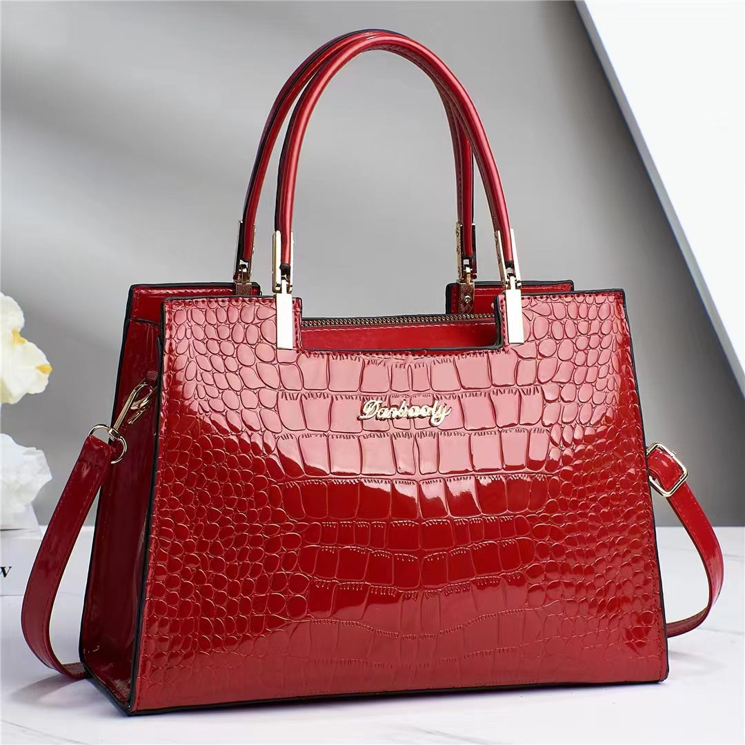 Women's Glossy Handbag – Shiny Elegance for Every Occasion