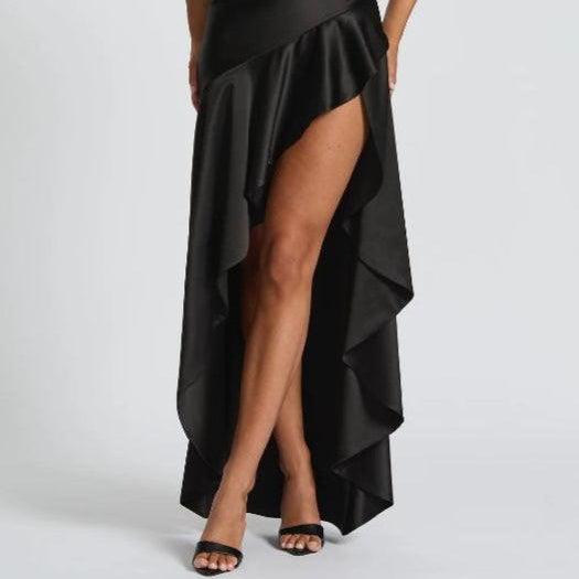 Elegant Maxi Dress with Halter Neckline and Backless Design with Ruffles
