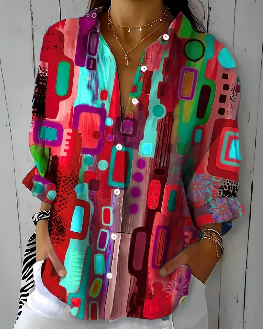 Blouse : Catalina | Vibrant Artistic Button-Up Blouse in Red van DUUWE