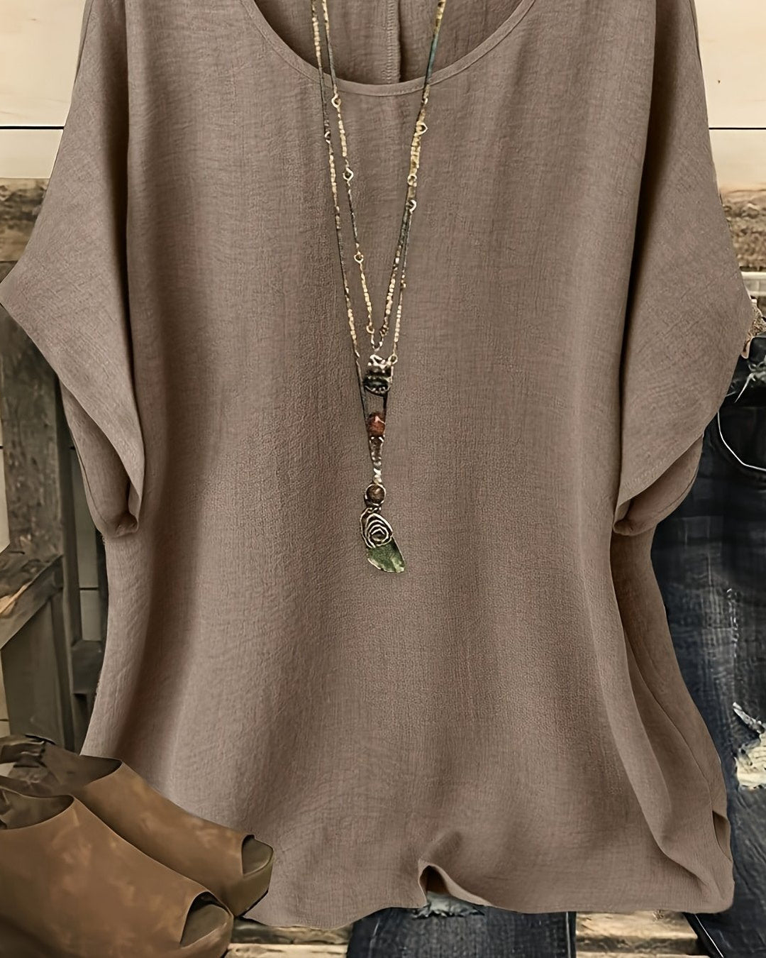 Clothing > Blouses : Sienna™ | Effortless Summer Top in Khaki van Paper Favor