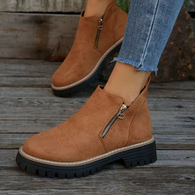 : Alessia - Women's Ankle Boots in Brown van Paper Favor