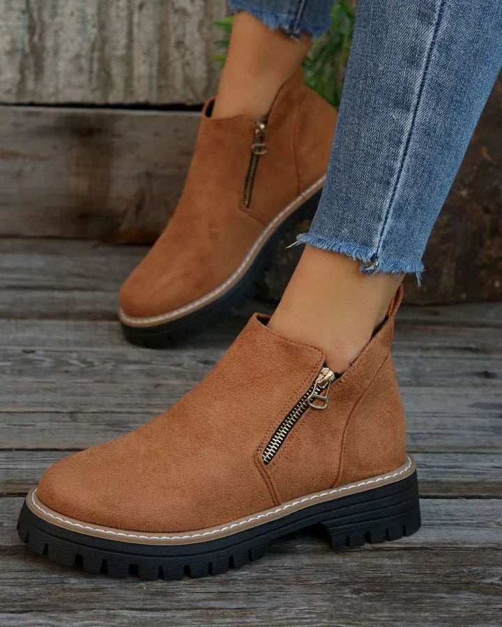 : Alessia - Women's Ankle Boots in Brown van Paper Favor