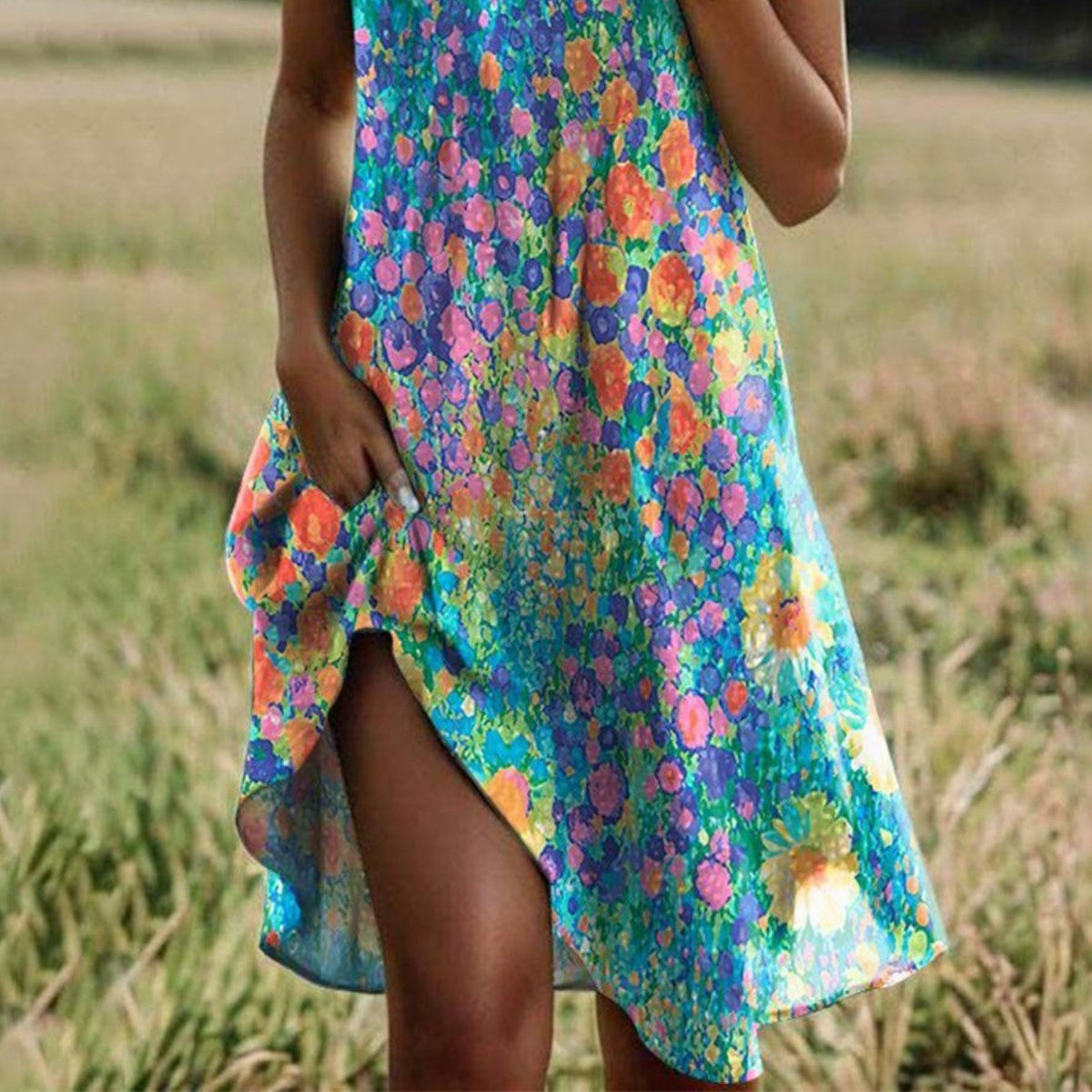 Dress : Timeless Vintage Boho V-Neck Dress in Light Blue van Paper Favor