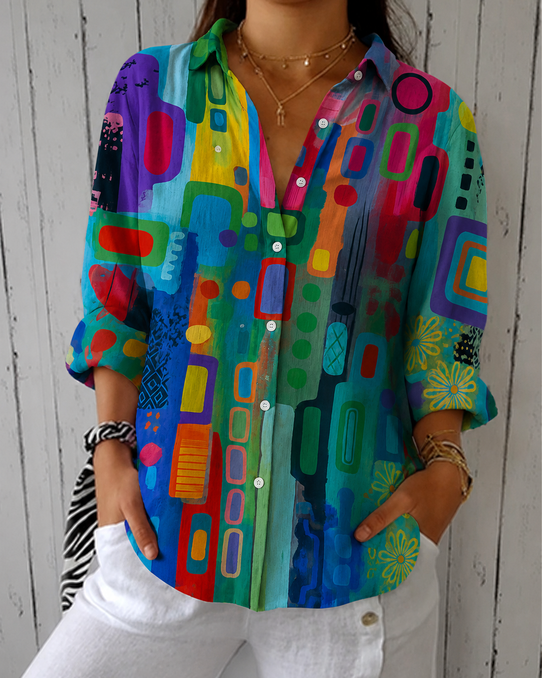 Blouse : Catalina | Vibrant Artistic Button-Up Blouse in Modern Multi van DUUWE