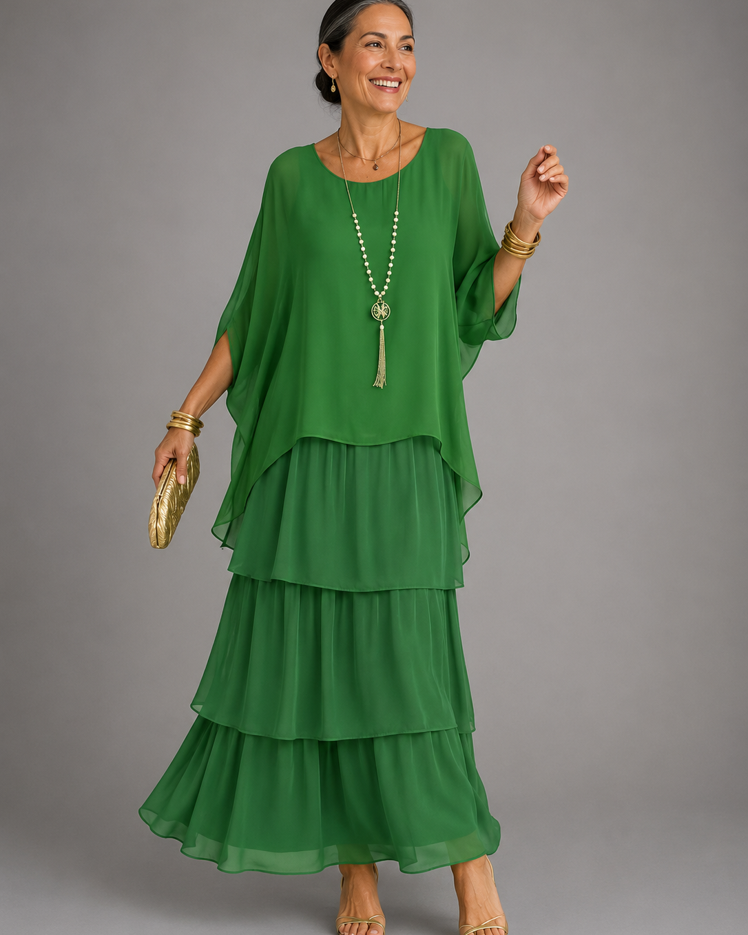 Clothing > Dresses : Lara™ | Elegant Flowing Maxi Dress in Light Green van Paper Favor