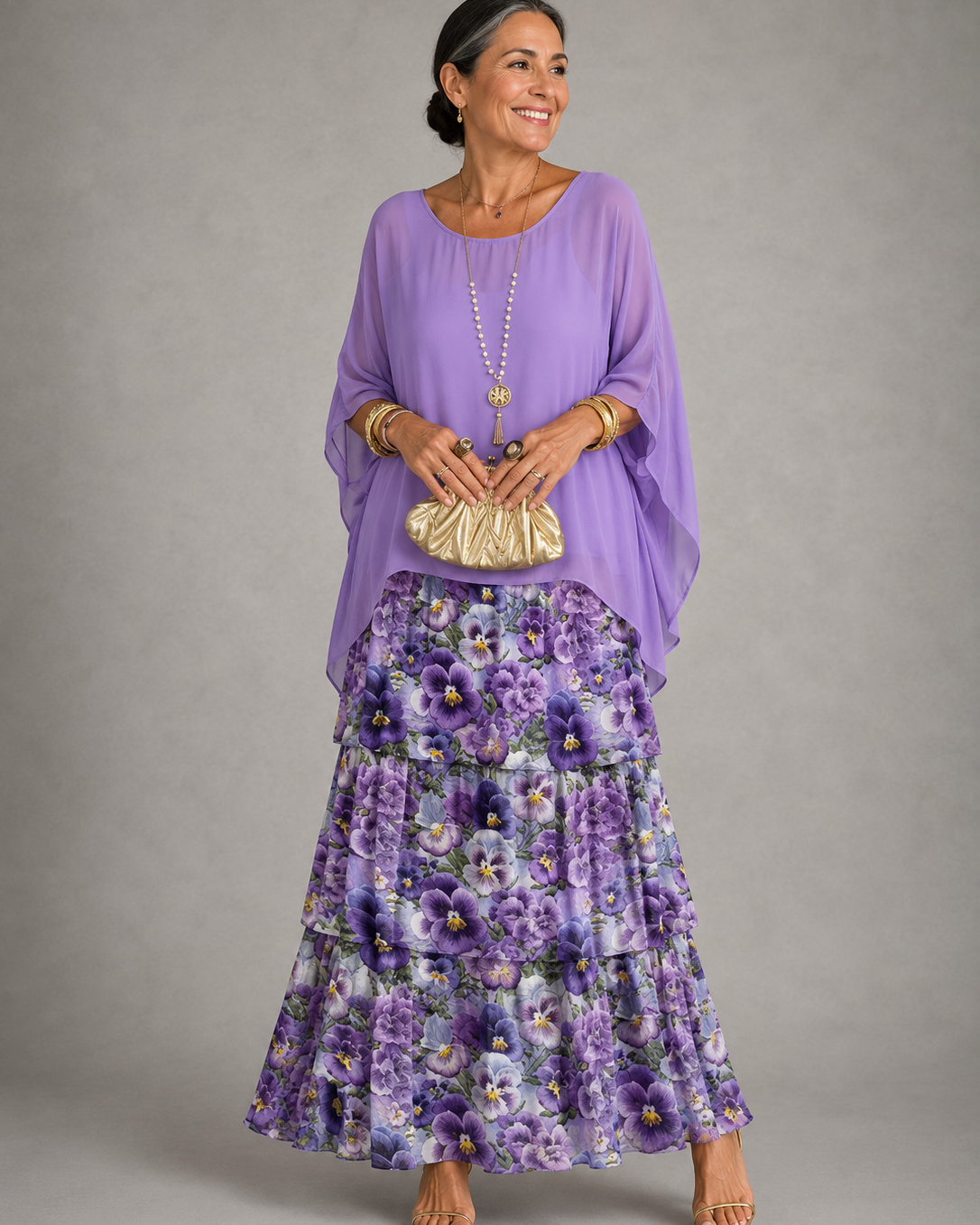 Clothing > Dresses : Lara™ | Elegant Flowing Maxi Dress in Purple with flowers van Paper Favor