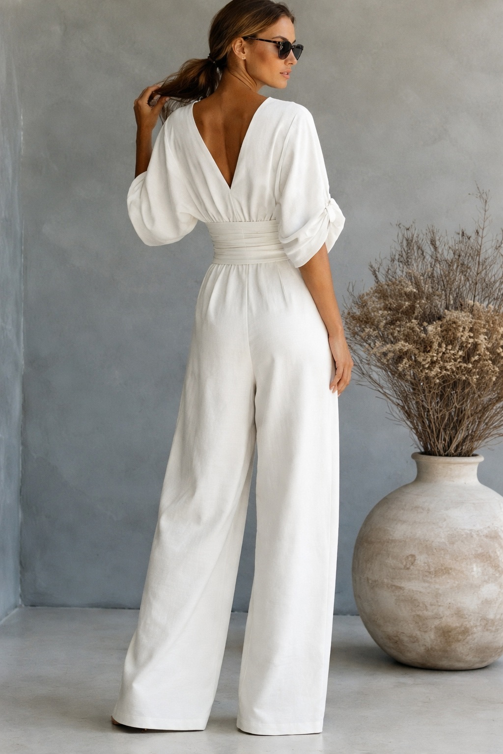 : Risel - Jumpsuit to Feel Comfortable and Polished on Your Day. in van Paper Favor