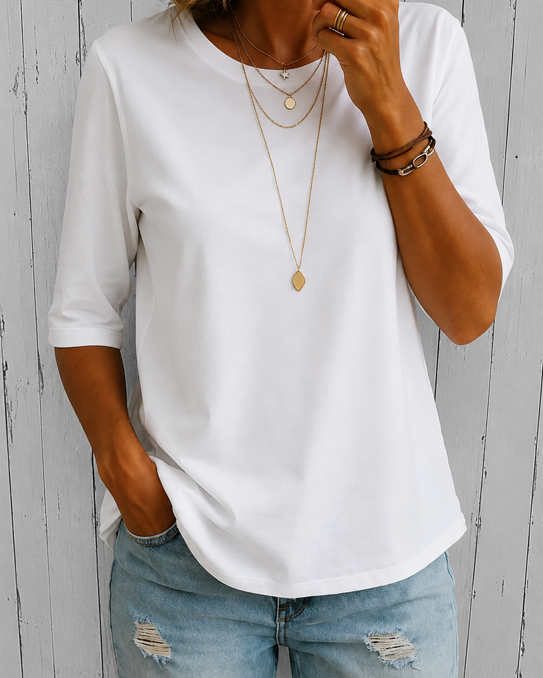Clothing > T-Shirts : Calvera | Essential Comfort Tee in White van DUUWE
