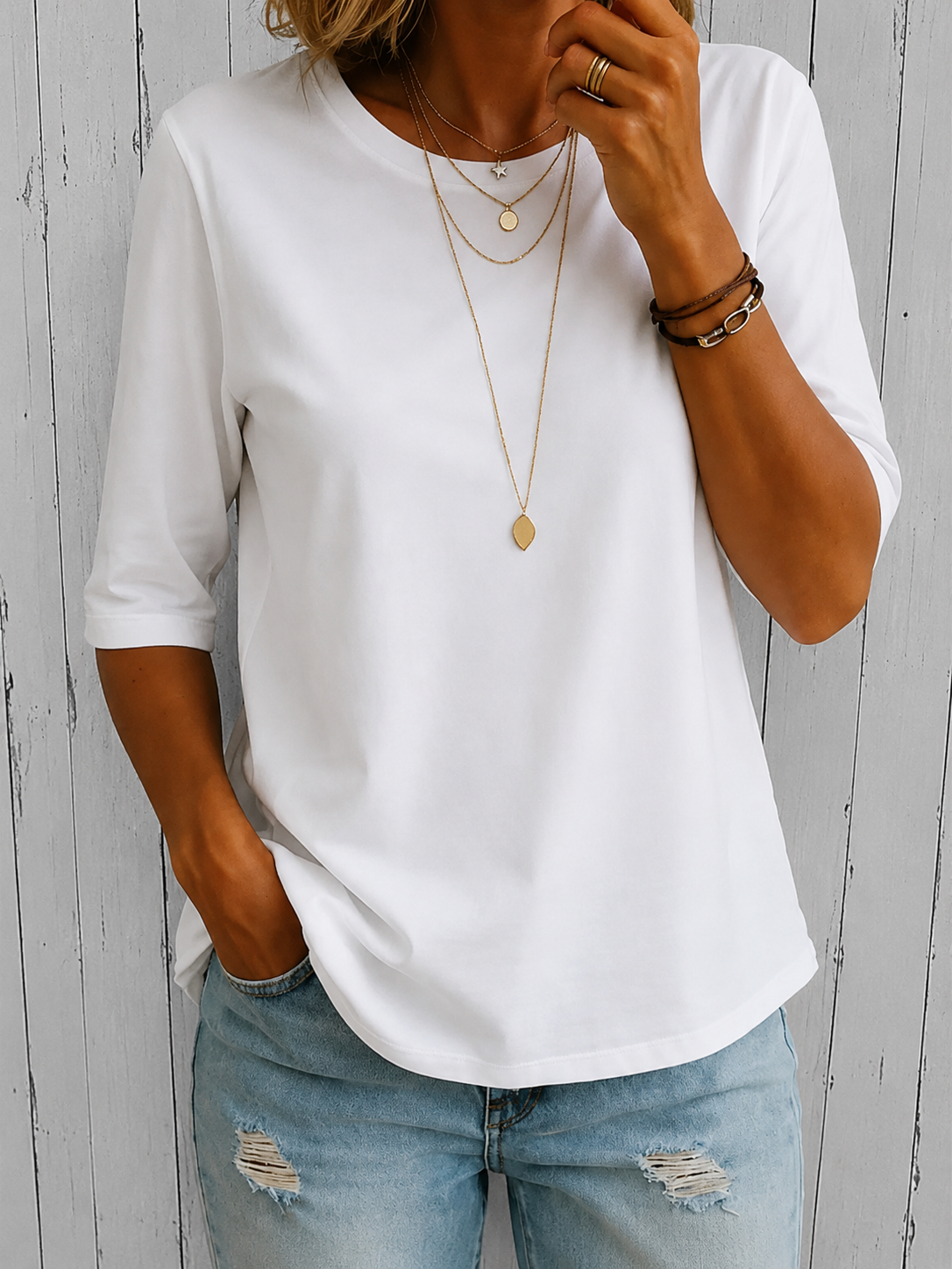 Clothing > T-Shirts : Calvera | Essential Comfort Tee in White van DUUWE