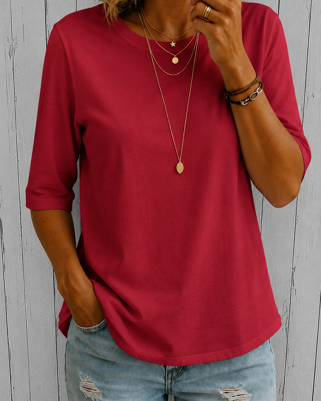 Clothing > T-Shirts : Calvera | Essential Comfort Tee in Red (out of stock) van DUUWE