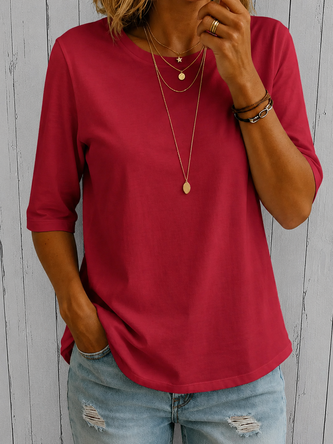 Clothing > T-Shirts : Calvera | Essential Comfort Tee in Red (out of stock) van DUUWE
