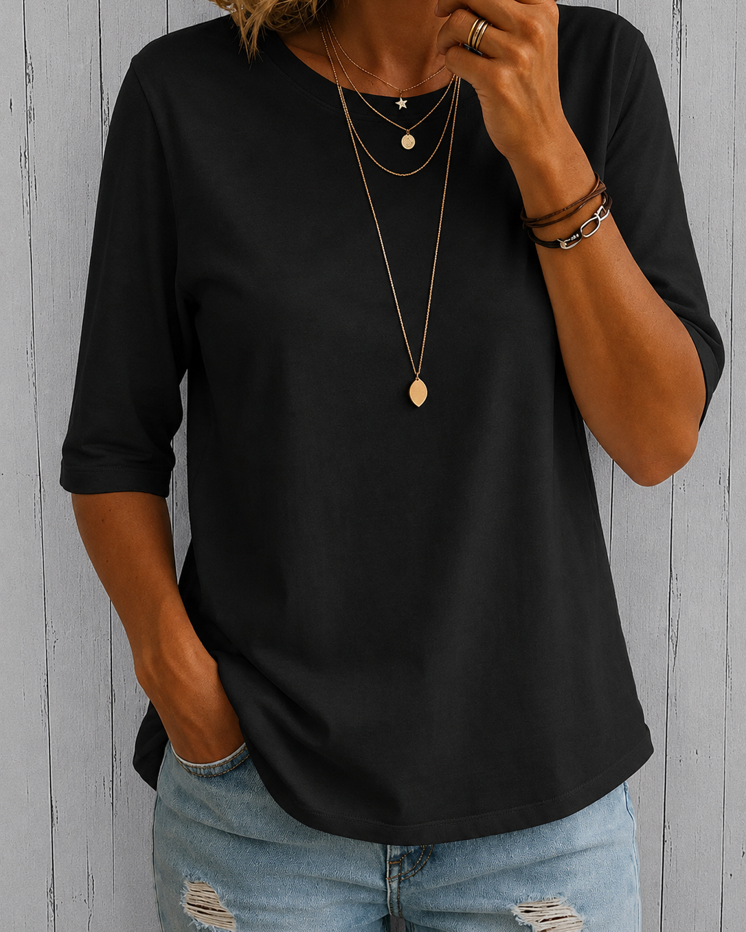 Clothing > T-Shirts : Calvera | Essential Comfort Tee in Black van DUUWE