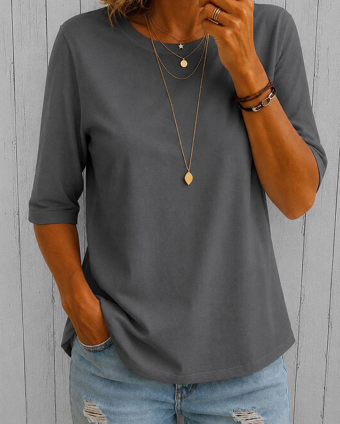 Clothing > T-Shirts : Calvera | Essential Comfort Tee in Grey van DUUWE