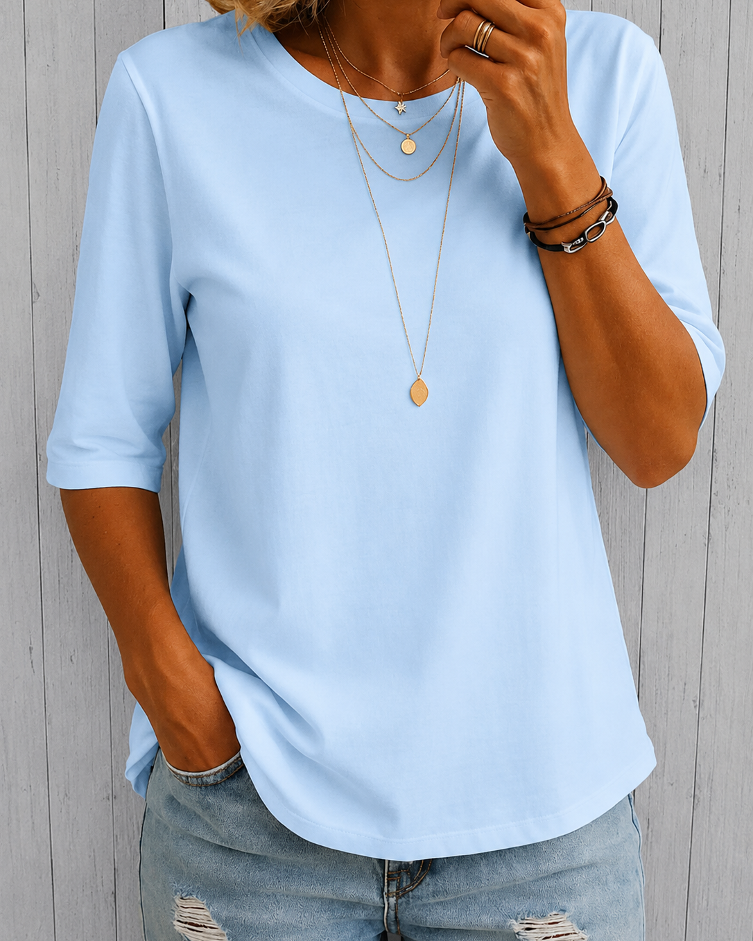 Clothing > T-Shirts : Calvera | Essential Comfort Tee in Blue van DUUWE