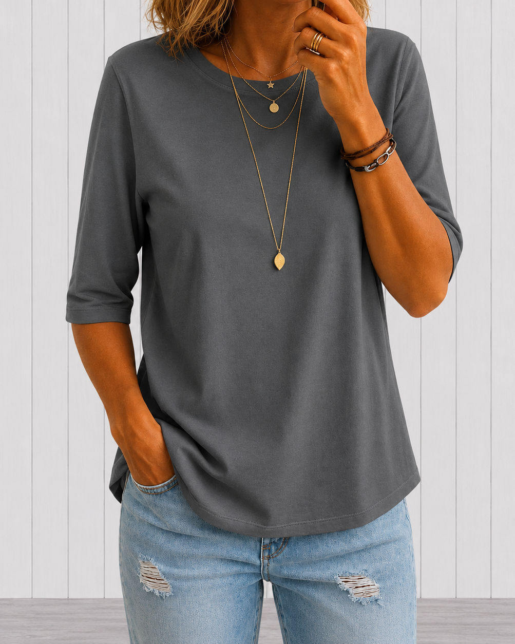Clothing > T-Shirts : Calvera | Essential Comfort Tee in van DUUWE