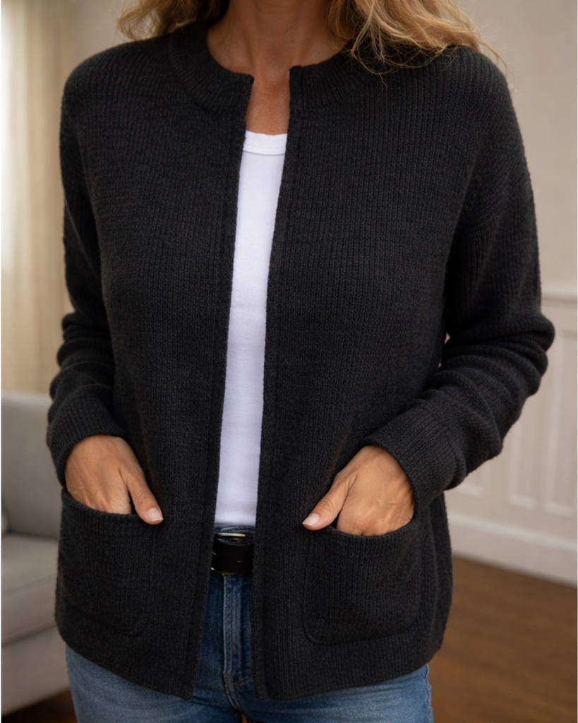 Cardigan : Brittney - Relaxed Comfort Cardigan in Black van Paper Favor