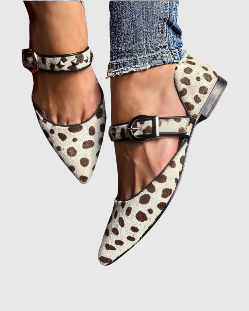 : Emery - Mary Janes with Studs in Beige van Paper Favor