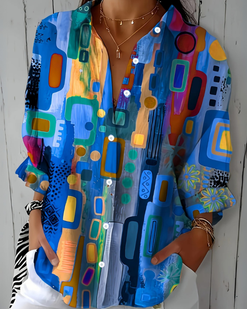 Blouse : Catalina | Vibrant Artistic Button-Up Blouse in Blue van DUUWE