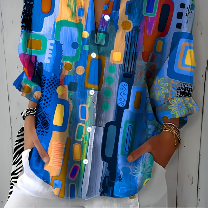 Blouse : Catalina | Vibrant Artistic Button-Up Blouse in Blue van DUUWE