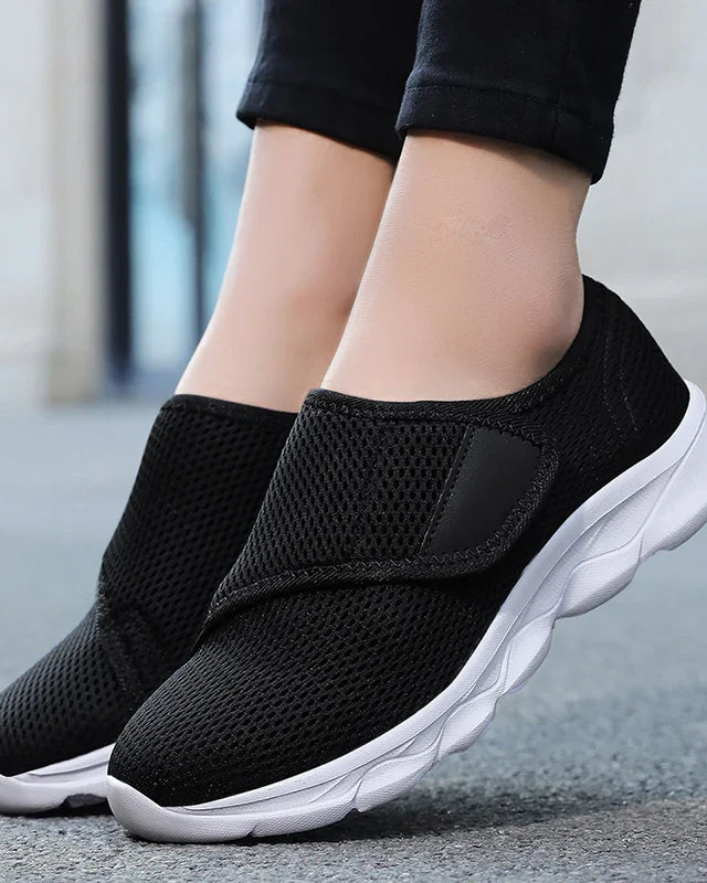: Anna | Soft Comfortable Orthopedic Shoes in Black White van Paper Favor
