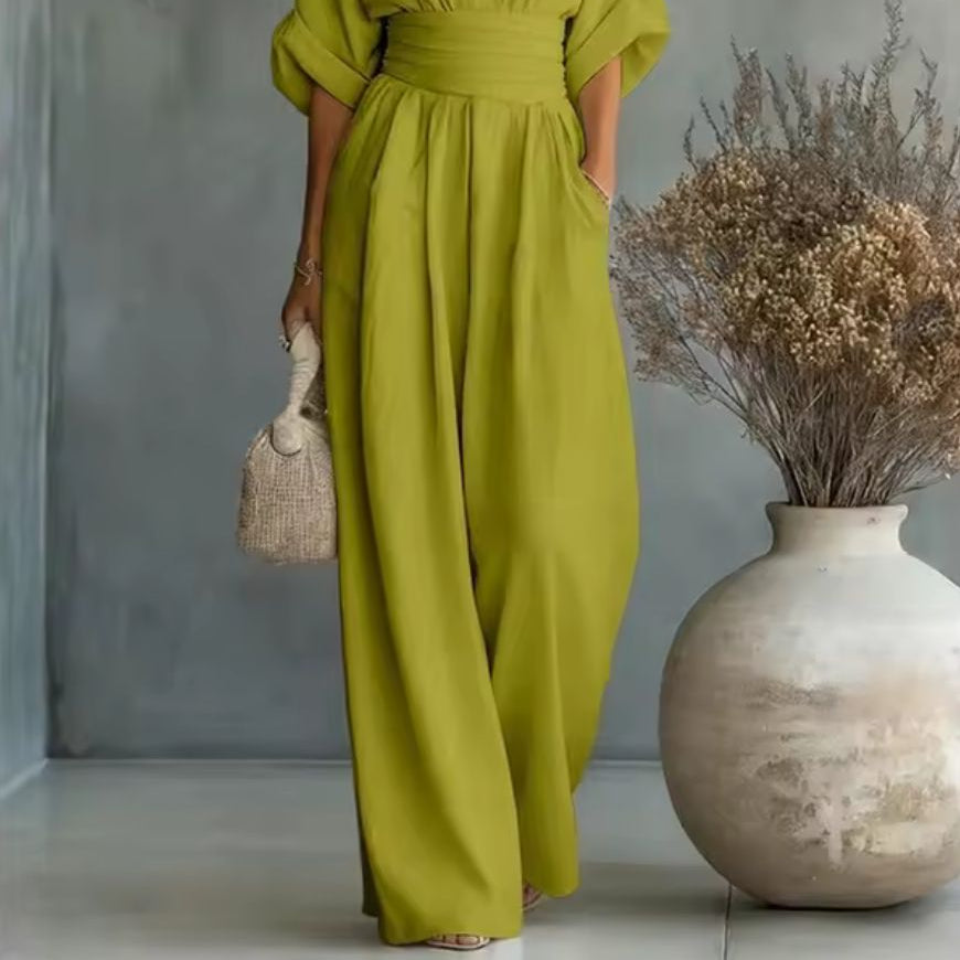 : Risel - Jumpsuit to Feel Comfortable and Polished on Your Day. in Green van Paper Favor