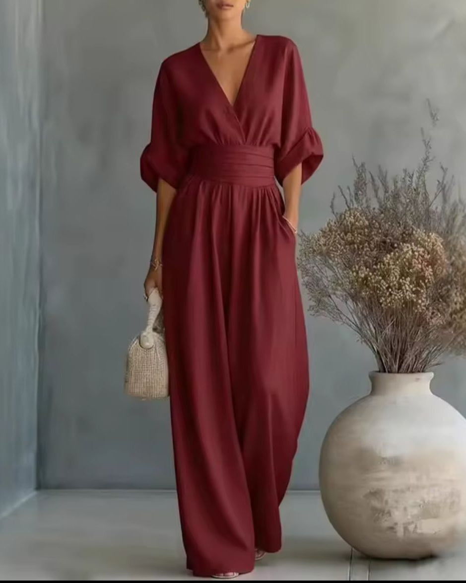 : Risel - Jumpsuit to Feel Comfortable and Polished on Your Day. in Burgundy van Paper Favor