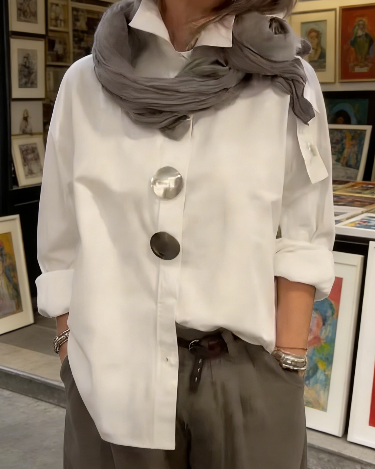 TOP : Rosaline™ | Statement Button Stand Collar Blouse in van Paper Favor
