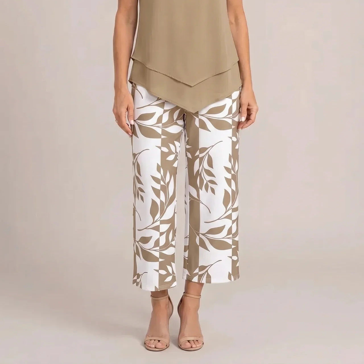 Tailored Two-Piece Wide Leg Set : Aeryssa - Tailored Two-Piece Wide Leg Set in Beige van Paper Favor