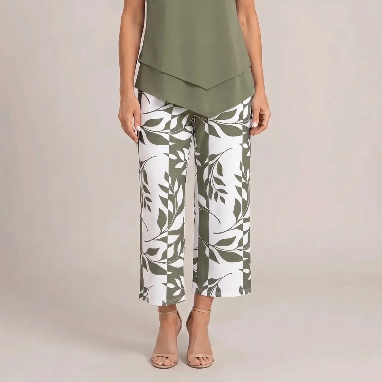 Tailored Two-Piece Wide Leg Set : Aeryssa - Tailored Two-Piece Wide Leg Set in Green van Paper Favor