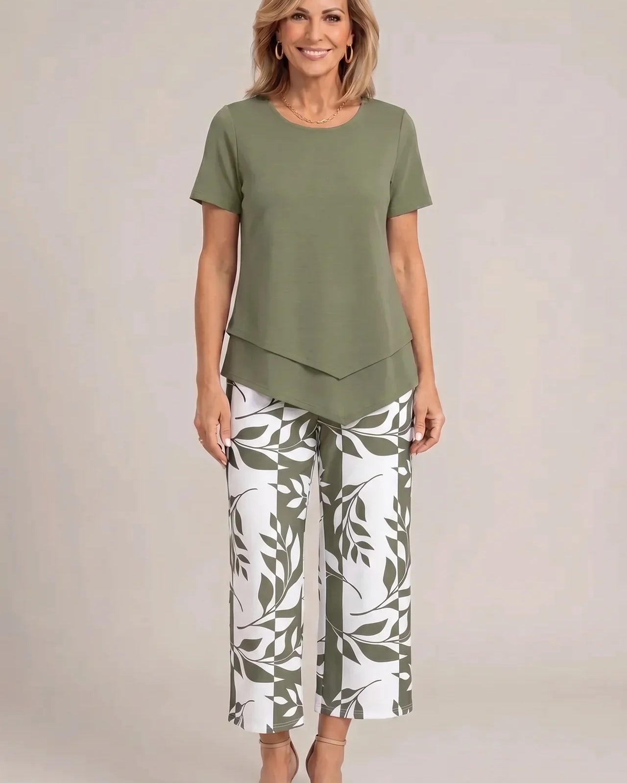 Tailored Two-Piece Wide Leg Set : Aeryssa - Tailored Two-Piece Wide Leg Set in Green van Paper Favor
