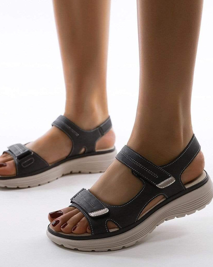 : Women's Double Strap Walking Sandals - Lightweight Comfort in Sort van Freya Kobenhavn