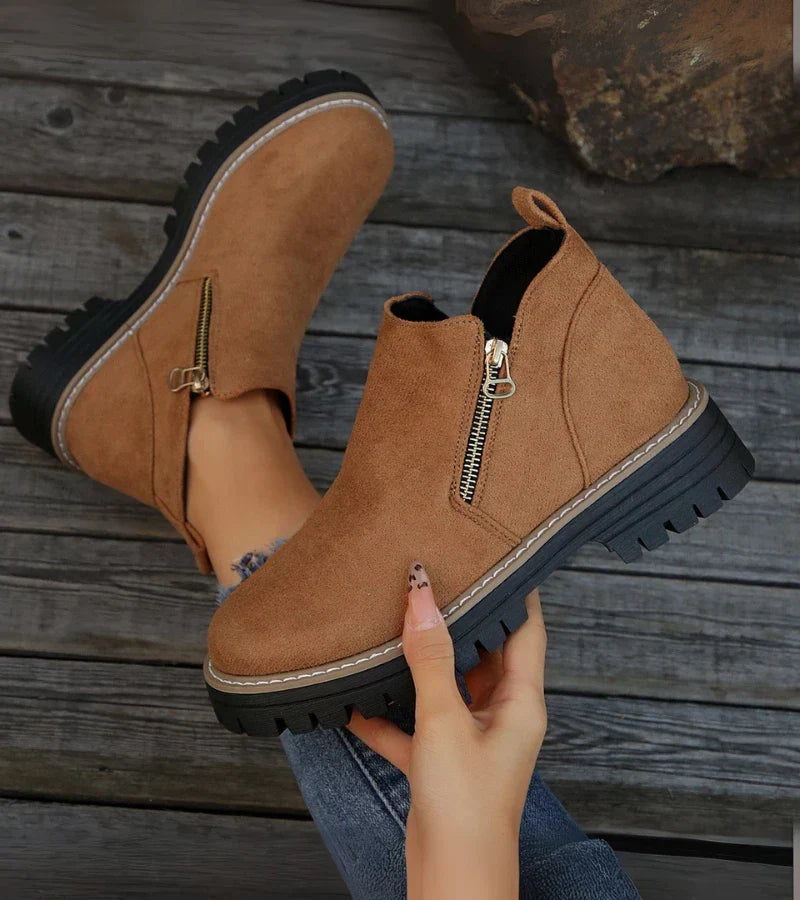 : Alessia - Women's Ankle Boots in van Paper Favor