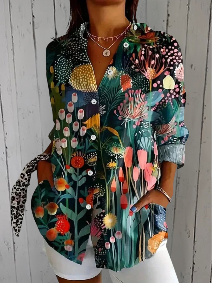 Clothing > Blouses : Angela | Vibrant Artistic Button-Up Blouse in Flowers van DUUWE