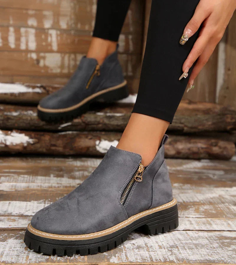 : Alessia - Women's Ankle Boots in van Paper Favor