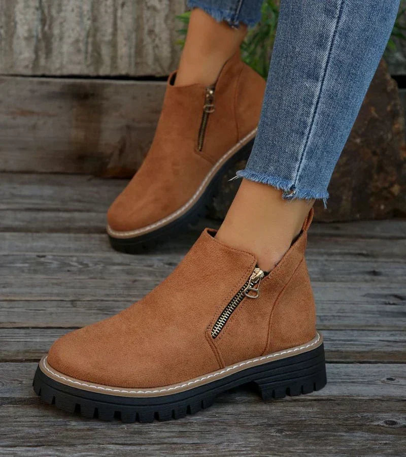 : Alessia - Women's Ankle Boots in Brown van Paper Favor