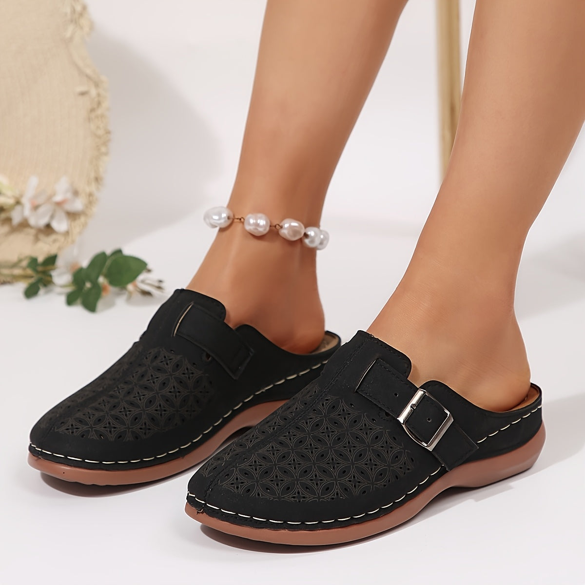 : Breathable Everyday Flats in Black van Cow Clothing