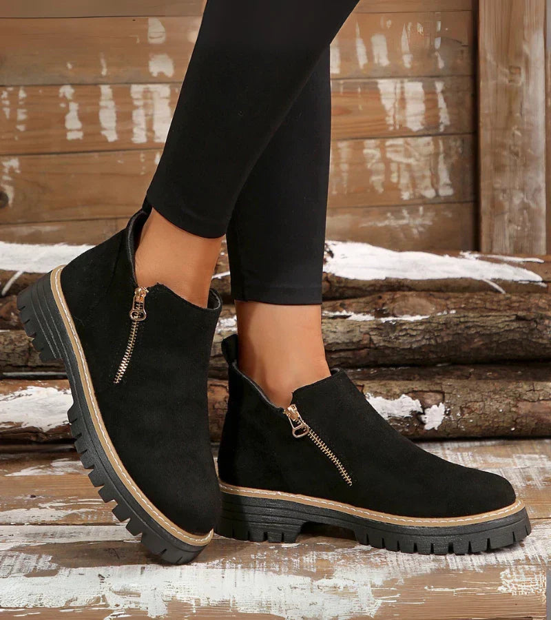 : Alessia - Women's Ankle Boots in Black Suede van Paper Favor