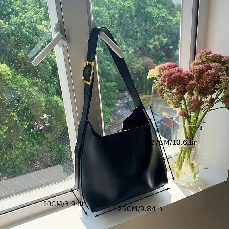 Luxurious and spacious handbag for women