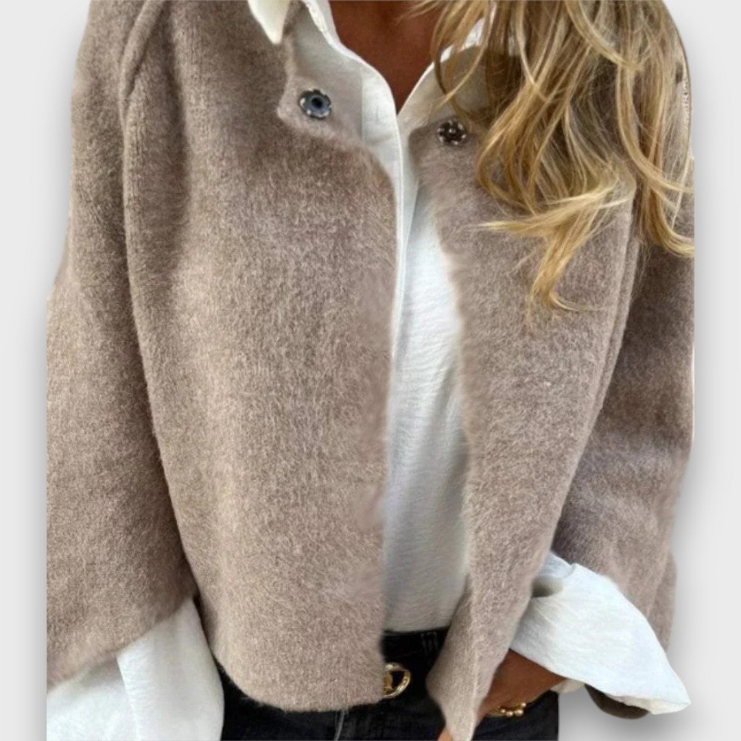 Celeste: Elegant Short Cardigan with Luxuriously Soft Texture